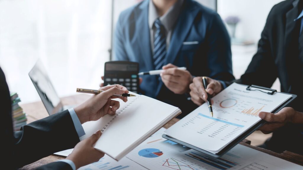 When to Hire a Tax Expert vs. Doing It Yourself